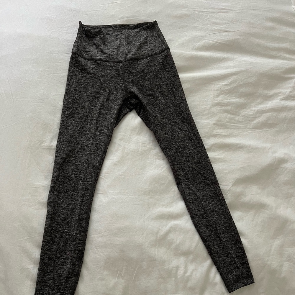Luluemon wunder under leggings size 6.
